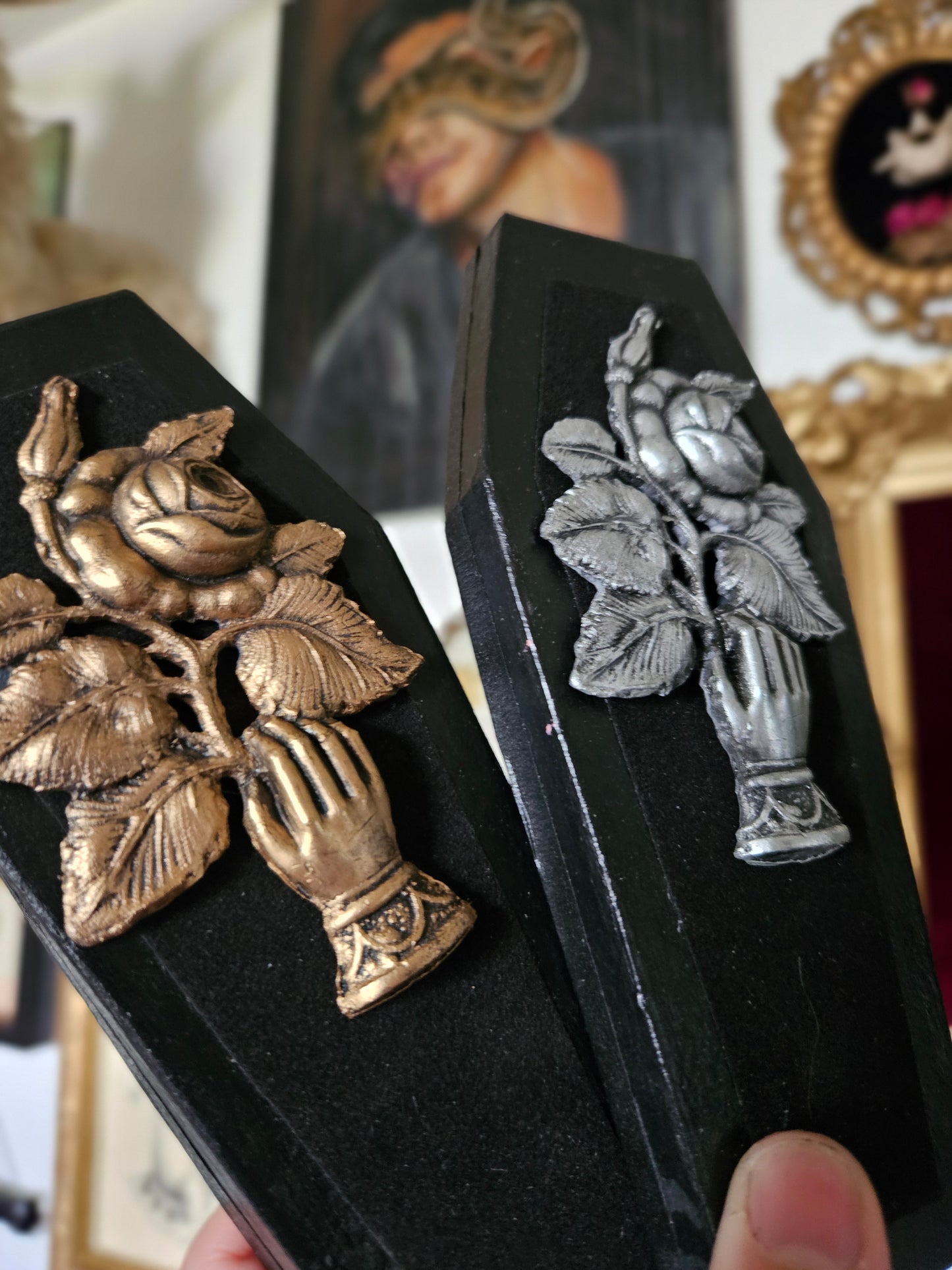 Mourning coffin