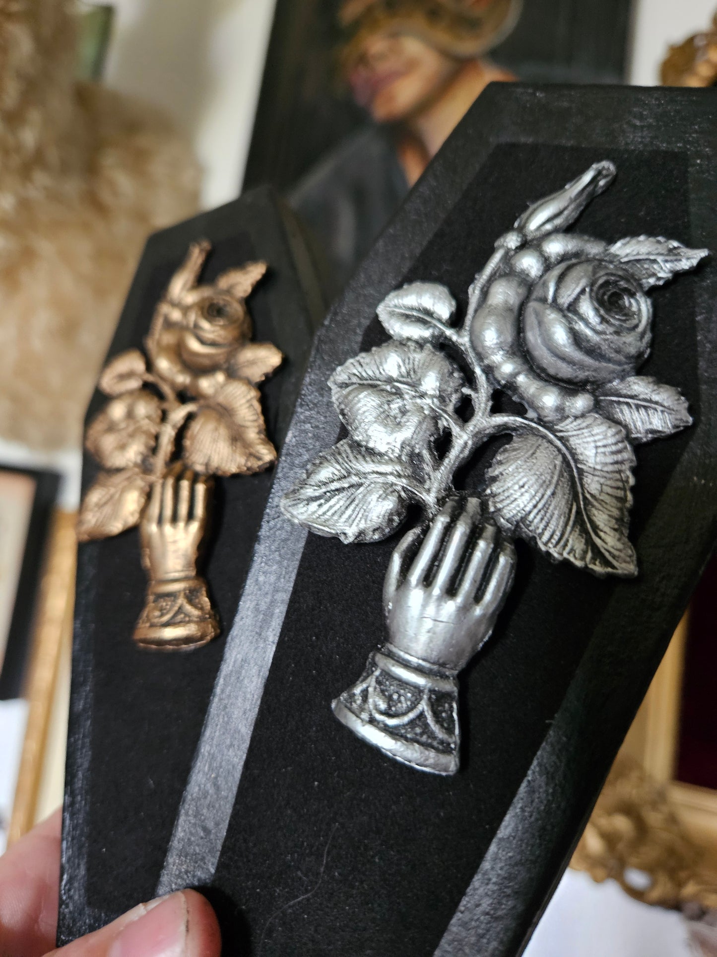 Mourning coffin